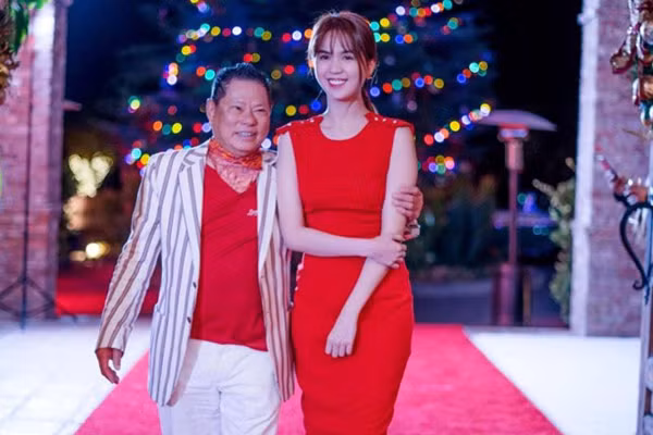 Tỷ phú Hoàng Kiều bị "ném đá" khi khoe thơ chế có tên Ngọc Trinh