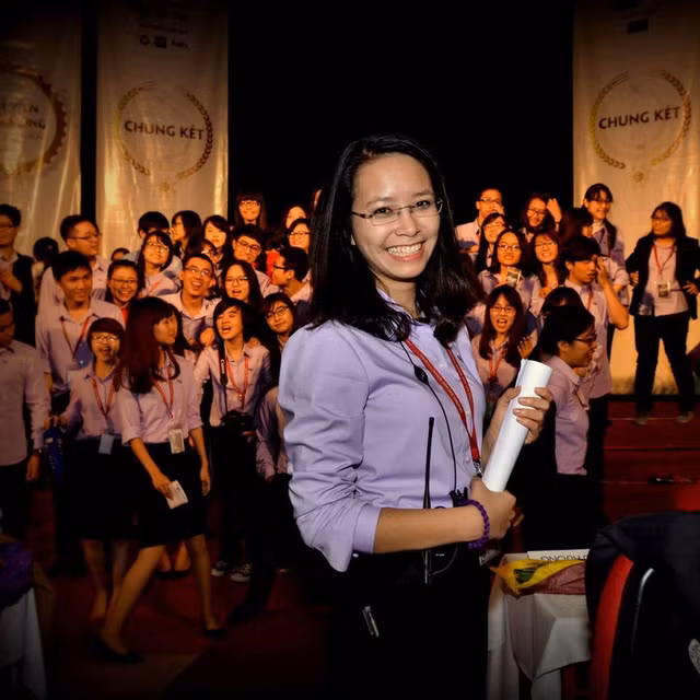  Phương Thảo trong vai trò là chủ tịch CLB YRC tại ĐH Ngoại thương Hà Nội 