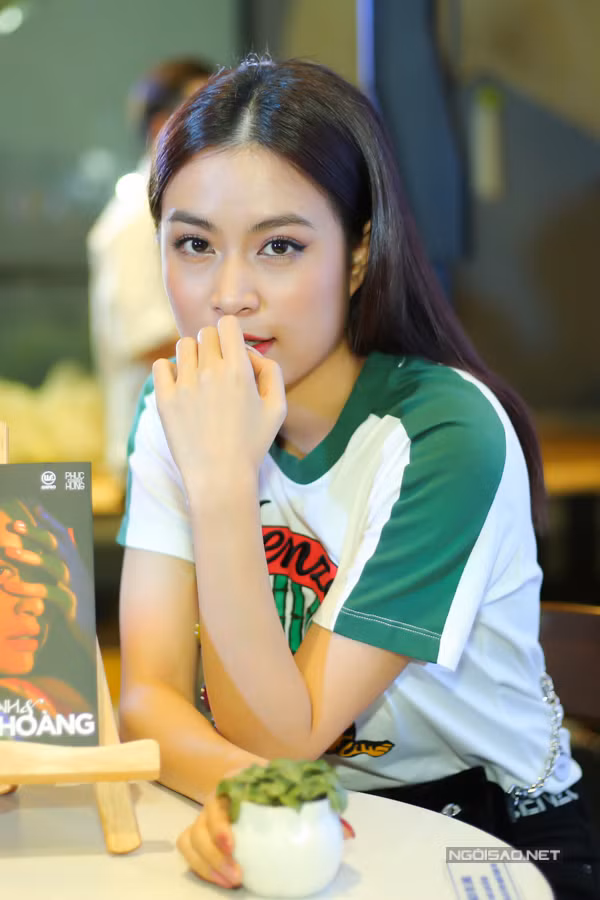 Hiện tại Hoàng Thùy Linh đang là nghệ sĩ hot, ngày càng tỏa sáng trong làng giải trí.