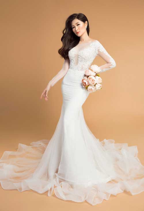 Chân váy có độ loe rộng hơn so với dáng đuôi cá cổ điển nhưng đơn giản hơn so với kiểu váy trumpet. Vì thế, những mẫu váy đuôi cá này chiều lòng được ngay cả các cô dâu khó tính. Chân váy có độ loerộng hơn so với dáng đuôi cá cổ điển nhưng đơn giản hơn so với kiểu váy trumpet. Vì thế, những mẫu váy đuôi cá này chiều lòng được ngay cả các cô dâu khó tính.
