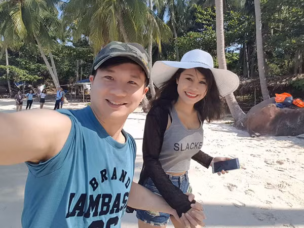 Trong những tháng ngày Hiên trầm cảm, chồng cô luôn ở bên chăm sóc, động viên.