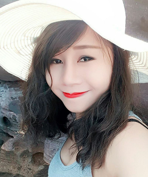 Nữ giám đốc 27 tuổi hồi sinh sau chuỗi ngày trầm cảm nhờ 3ha hoa hồng ảnh 1 Nữ kiến trúc sư từngphẫu thuật thẩm mỹnhiều lần để nỗi đau thể xác lấn át nỗi chán nản.