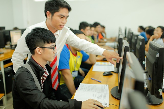 Thầy và trò HUTECH Thầy và trò HUTECH