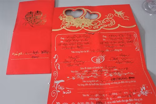 Độc chiêu lừa tiền bằng thiệp cưới