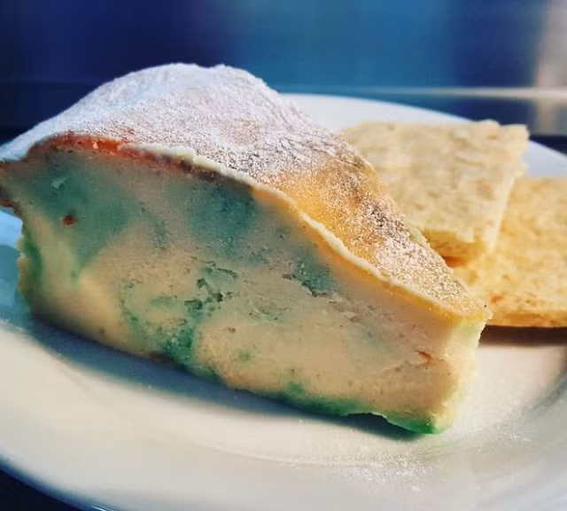 Chùm ảnh: Nhìn vậy mà không phải vậy, trông thì hoang mang thật đấy nhưng đều là những món tráng miệng ngon lành - Hình 16