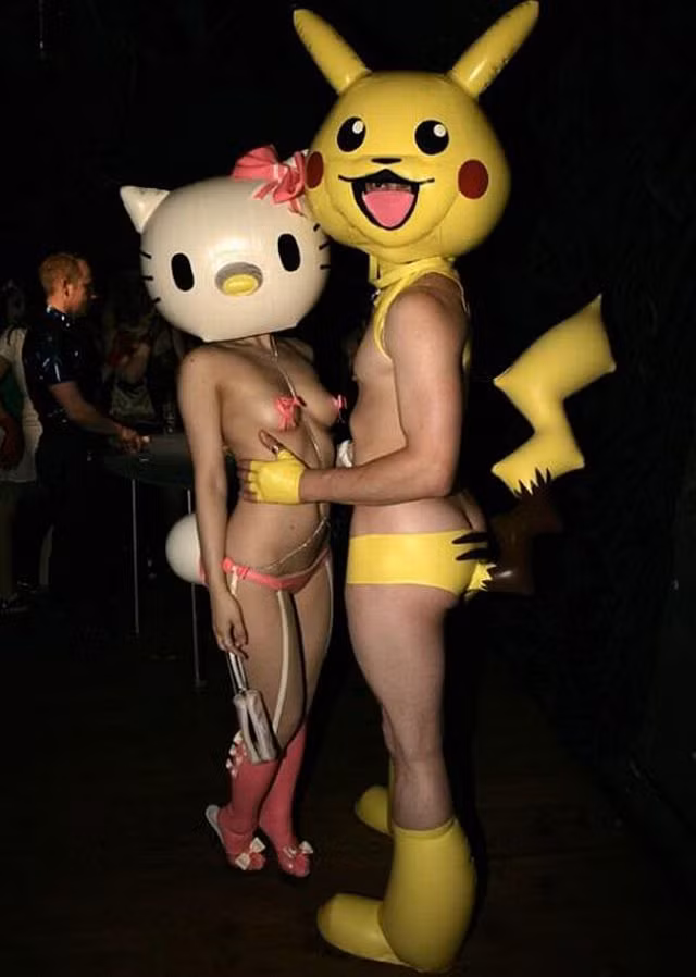 Nhà thiết kế cũng phải “quỳ″ với những bộ trang phục này - Hình 3