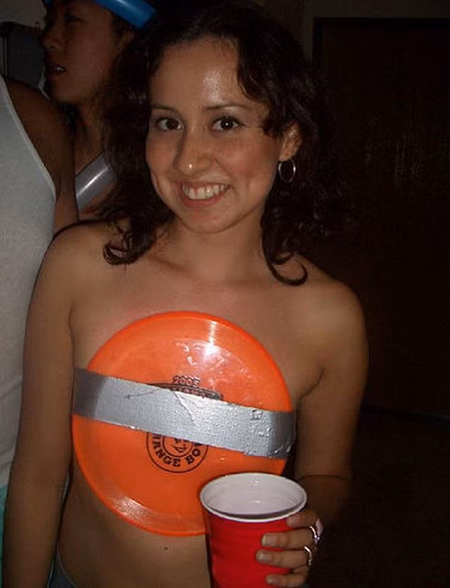 Nhà thiết kế cũng phải “quỳ″ với những bộ trang phục này - Hình 1