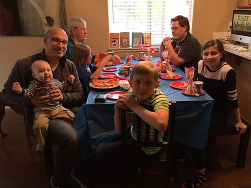 noi-dau-nguoi-me-khi-sinh-nhat-con-trai-khong-ai-den-du-1