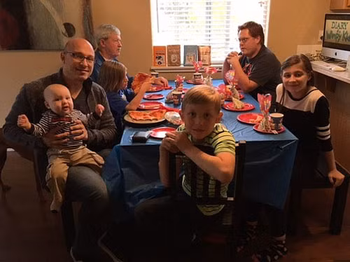 noi-dau-nguoi-me-khi-sinh-nhat-con-trai-khong-ai-den-du-1