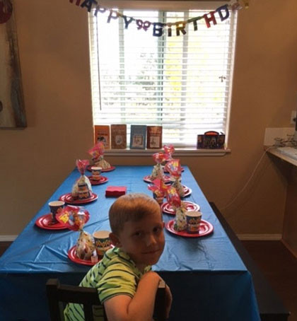 noi-dau-nguoi-me-khi-sinh-nhat-con-trai-khong-ai-den-du