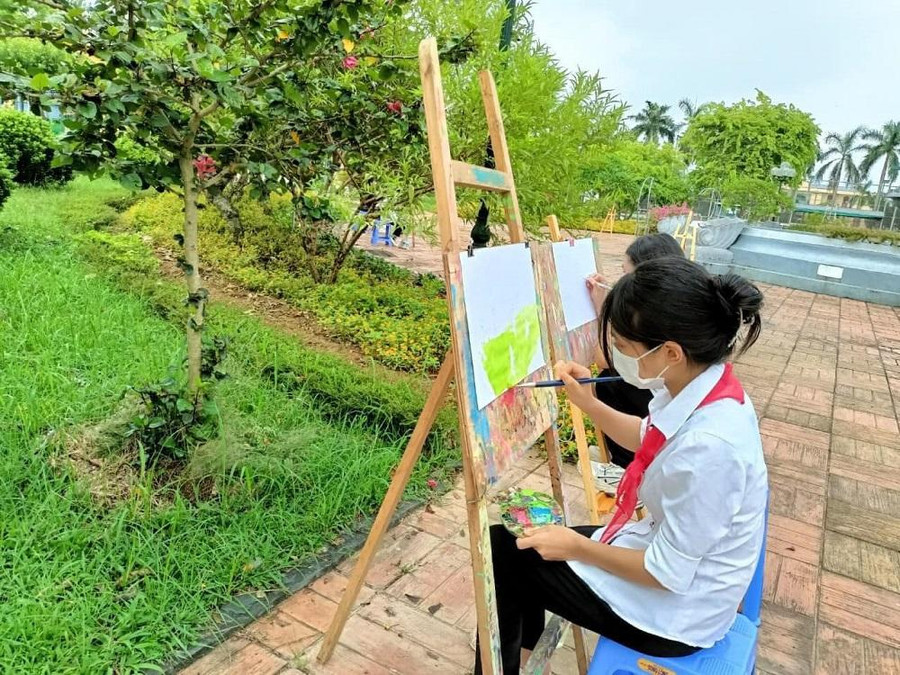Tham gia thi vẽ tranh Tham gia thi vẽ tranh