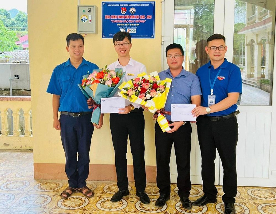 "Chuông báo học đường" là công trình thanh niên ý nghĩa do tuổi trẻ trường Đại học Kỹ thuật Công nghiệp chế tạo "Chuông báo học đường" là công trình thanh niên ý nghĩa do tuổi trẻ trường Đại học Kỹ thuật Công nghiệp chế tạo