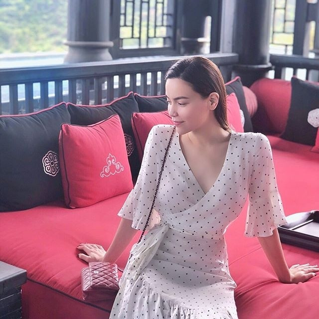 Kiểu váy mà Selena Gomez luôn diện trong mùa hè bất ngờ được nhiều sao Việt yêu thích