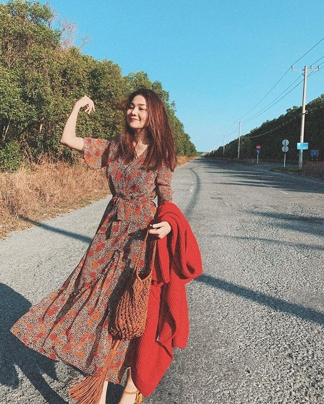 Kiểu váy mà Selena Gomez luôn diện trong mùa hè bất ngờ được nhiều sao Việt yêu thích