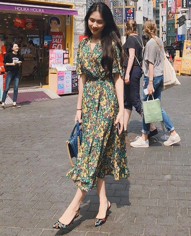 Kiểu váy mà Selena Gomez luôn diện trong mùa hè bất ngờ được nhiều sao Việt yêu thích