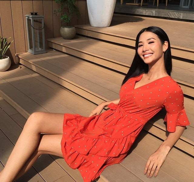 Kiểu váy mà Selena Gomez luôn diện trong mùa hè bất ngờ được nhiều sao Việt yêu thích