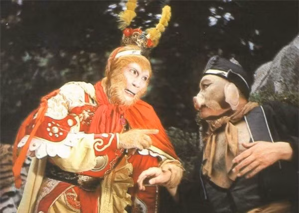 trong tay du ky, ao giap cua ton ngo khong dat gia nhu the nao? hinh anh 3