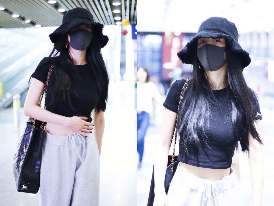 Dương Mịch khoe vóc dáng thon gọn nổi bật ở sân bay ảnh 4 Dương Mịch khoe vóc dáng thon gọn nổi bật ở sân bay