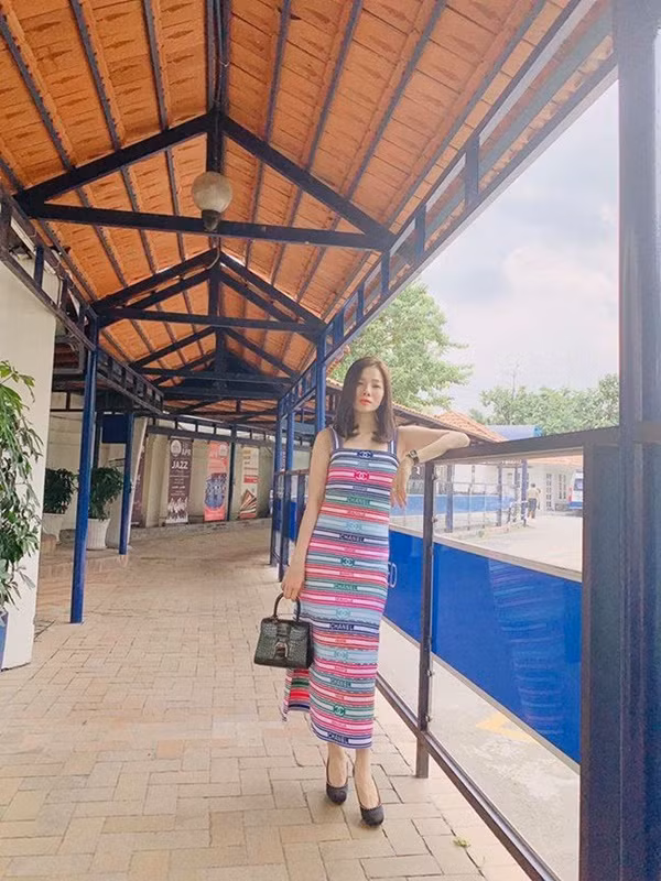 Ngoài sắc vóc hút hồn, Lệ Quyên còn gây choáng vì kho túi hiệu và kim cương bạc tỷ-10