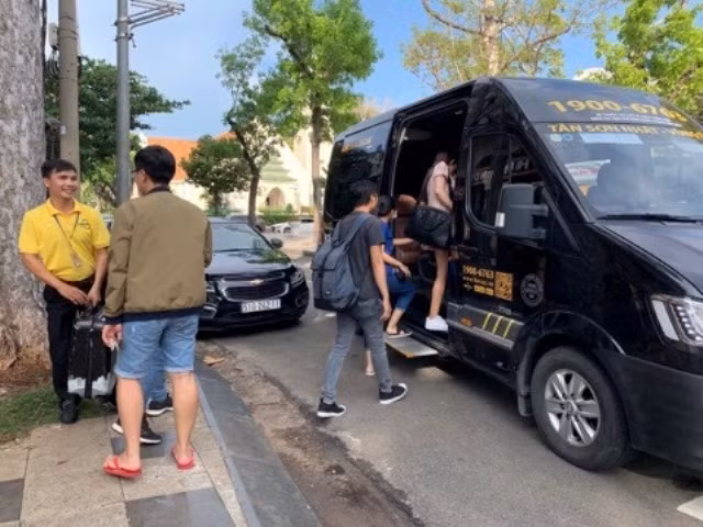 Thời điểm này, tân sinh viên nhập học còn nhiều bỡ ngỡ nên hỗ trợ xe đường dài giúp các bạn trẻ dễ dàng tìm kiếm hơn.