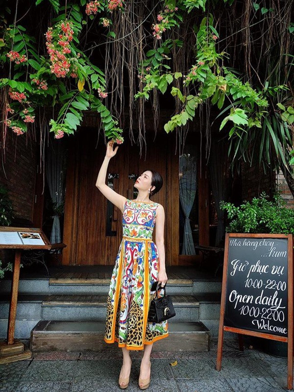 Lệ Quyên gây “choáng” vì kho túi hiệu và kim cương bạc tỷ ảnh 11 Ngoài sắc vóc hút hồn, Lệ Quyên còn gây choáng vì kho túi hiệu và kim cương bạc tỷ-11