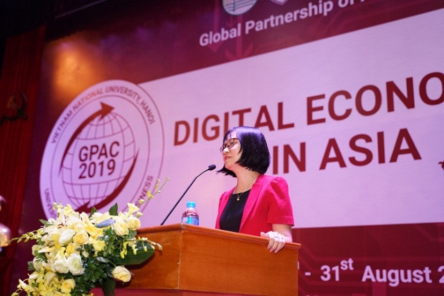PGS.TS Nguyễn Anh Thu tại lễ bế mạc PGS.TS Nguyễn Anh Thu tại lễ bế mạc