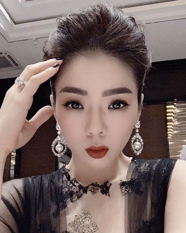 ngoai sac voc hut hon, le quyen con gay “choang” vi kho tui hieu va kim cuong bac ty - 18