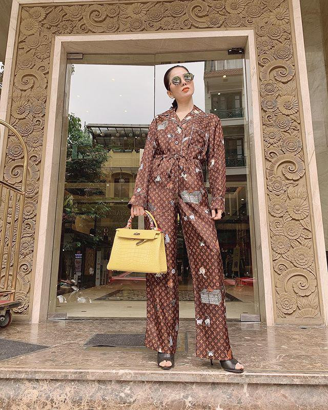 Lệ Quyên gây “choáng” vì kho túi hiệu và kim cương bạc tỷ ảnh 9 ngoai sac voc hut hon, le quyen con gay “choang” vi kho tui hieu va kim cuong bac ty - 10