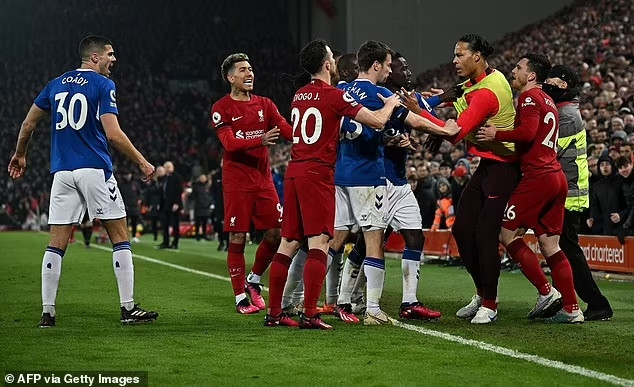 FA đã chính thức đưa ra mức phạt cho hai đội bóng vùng Merseyside.