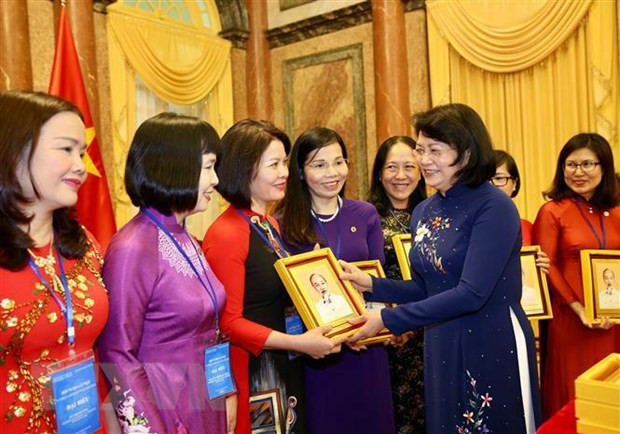 "Phụ nữ ngành giáo dục có vai trò quan trọng trong công cuộc đổi mới" ảnh 2 "Phụ nữ ngành giáo dục có vai trò quan trọng trong công cuộc đổi mới" ảnh 2