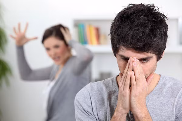 Quá giận dữ, tôi ly hôn vợ ngay dù con trai mới hơn hai tuổi. (Ảnh minh họa).