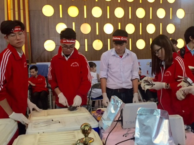 Trân trọng từng bịch máu thu gom được Trân trọng từng bịch máu thu gom được