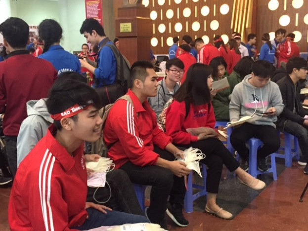 Háo hức chờ tới lượt hiến máu Háo hức chờ tới lượt hiến máu