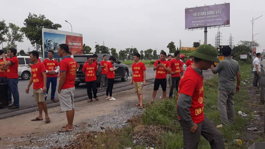 Người dân phản đối hành vi lừa đảo của TNR Holding Người dân phản đối hành vi lừa đảo của TNR Holding