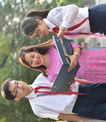 Cô trò Trường THCS Giảng Võ (Hà Nội) Cô trò Trường THCS Giảng Võ (Hà Nội)