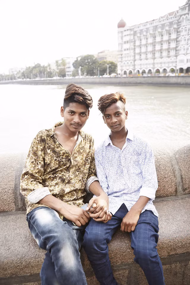 Đàn ông nắm tay nhau đi trên phố - Nét văn hóa thú vị của người Ấn Độ ảnh 8