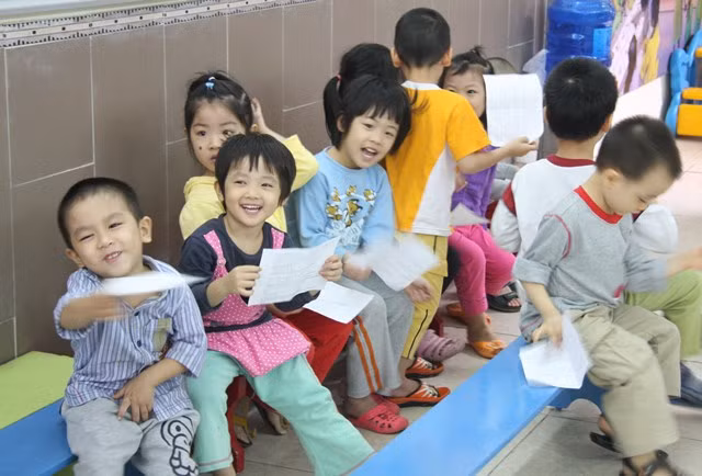 Trẻ mầm non luôn cần sự yêu thương của cha mẹ, cô giáo