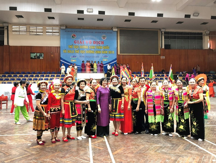 Người cao tuổi hào hứng phấn khởi khi tham gia giải thi đấu Người cao tuổi hào hứng phấn khởi khi tham gia giải thi đấu