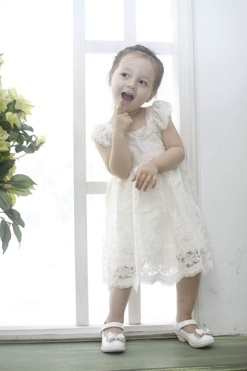 Vẻ đáng yêu của nhóc tì lai “nghiện” chụp ảnh khiến mẹ nào cũng muốn xin về nuôi ảnh 12