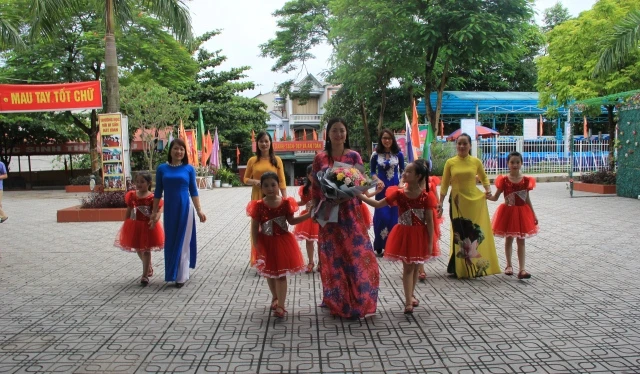 Cô, trò Trường Tiểu học Đinh Tiên Hoàng (Việt Trì, Phú Thọ) vẫn sẵn sàng bước vào năm học mới