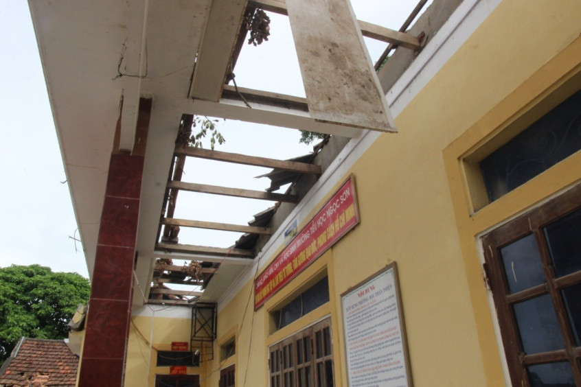 Nhiều trường học của Nghệ An thiệt hại nặng nề sau 2 cơn bão số 3, số 4 Nhiều trường học của Nghệ An thiệt hại nặng nề sau 2 cơn bão số 3, số 4