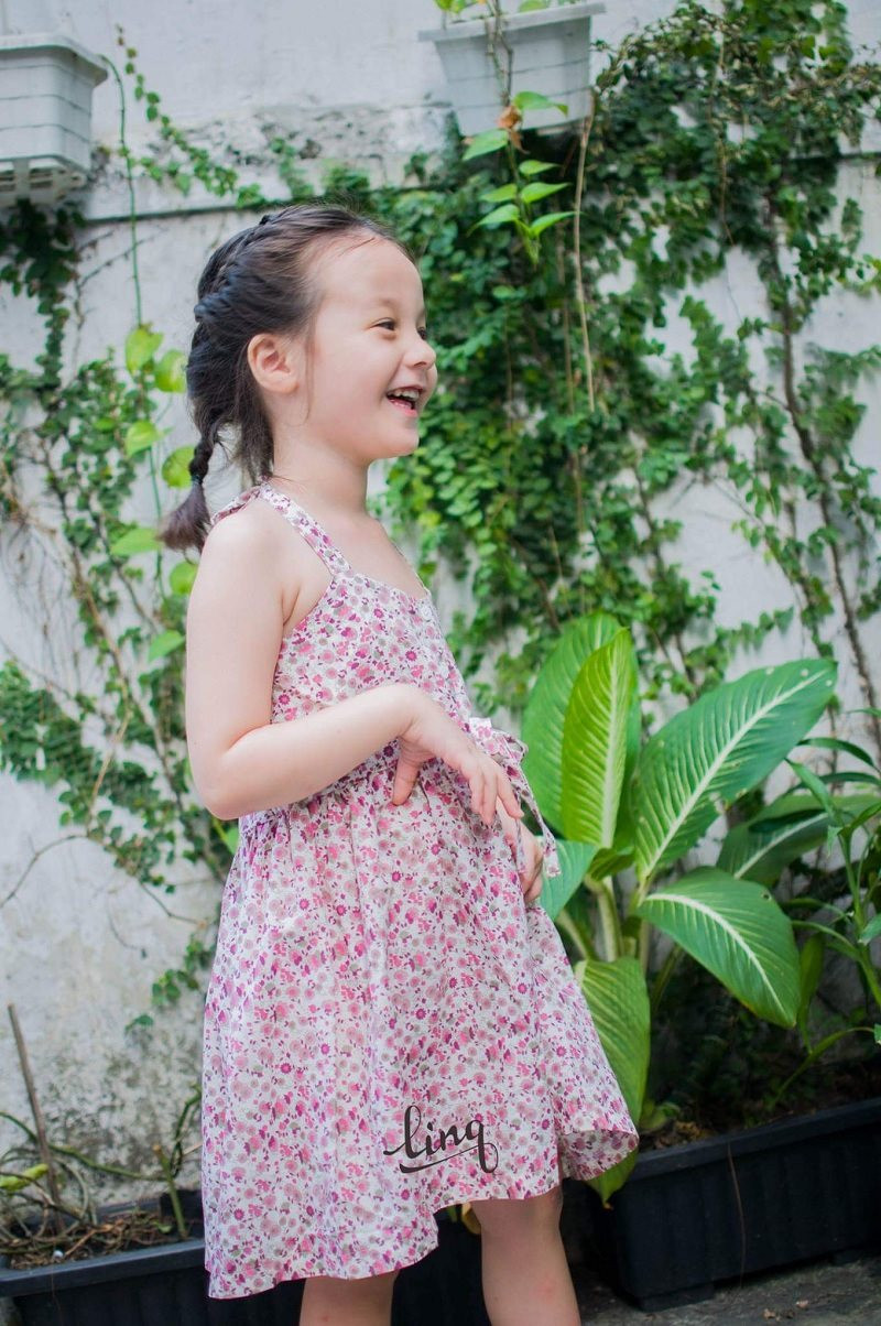 Vẻ đáng yêu của nhóc tì lai “nghiện” chụp ảnh khiến mẹ nào cũng muốn xin về nuôi ảnh 10