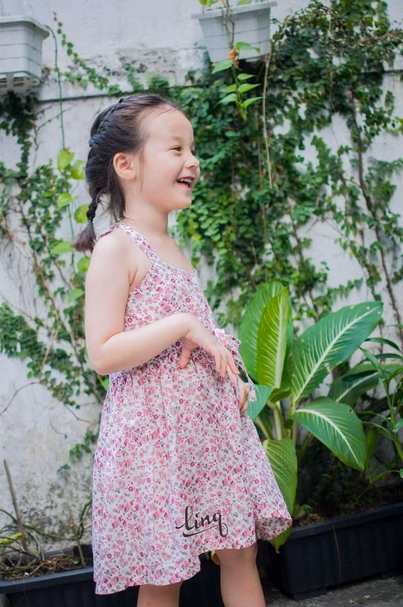 Vẻ đáng yêu của nhóc tì lai “nghiện” chụp ảnh khiến mẹ nào cũng muốn xin về nuôi ảnh 10