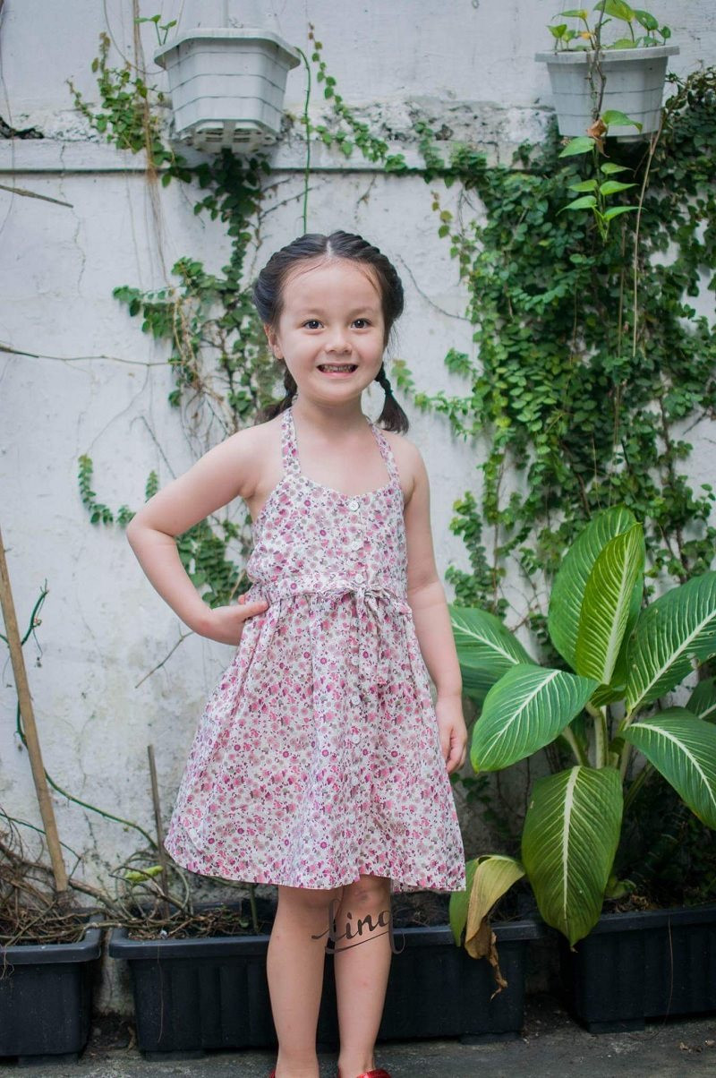 Vẻ đáng yêu của nhóc tì lai “nghiện” chụp ảnh khiến mẹ nào cũng muốn xin về nuôi ảnh 9