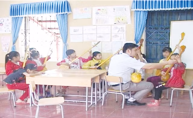 Câu lạc bộ hát then, đàn tính của Trường Tiểu học Bộc Bố (Pắc Nặm, Bắc Kạn)