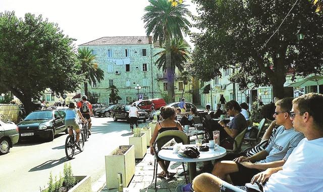 Du khách có thể thư giãn và tận hưởng không khí vui tươi, nhẹ nhàng của cuộc sống mới Du khách có thể thư giãn và tận hưởng không khí vui tươi, nhẹ nhàng của cuộc sống mới