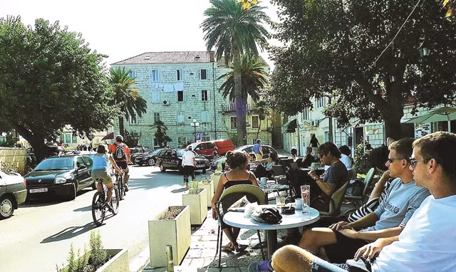 Du khách có thể thư giãn và tận hưởng không khí vui tươi, nhẹ nhàng của cuộc sống mới Du khách có thể thư giãn và tận hưởng không khí vui tươi, nhẹ nhàng của cuộc sống mới