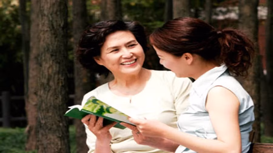 Thoát khỏi nỗi cô đơn khi sống cùng với các con cháu