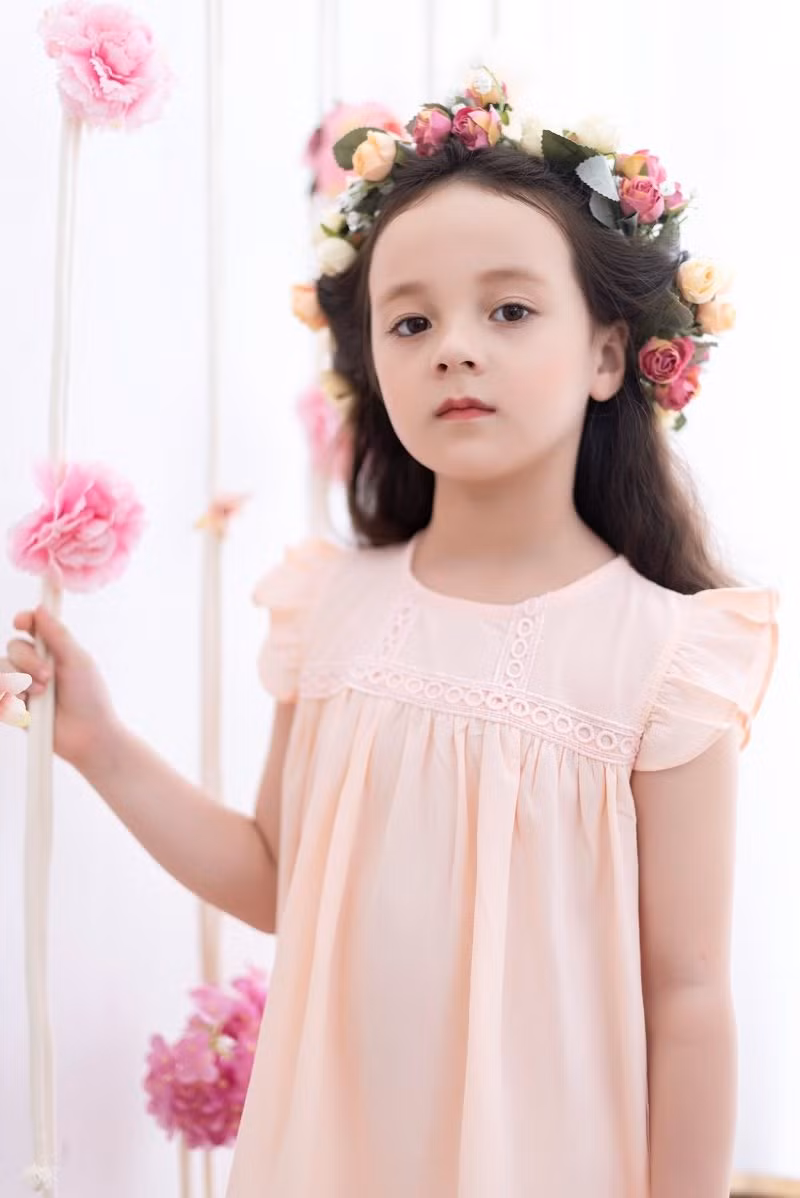 Vẻ đáng yêu của nhóc tì lai “nghiện” chụp ảnh khiến mẹ nào cũng muốn xin về nuôi ảnh 3