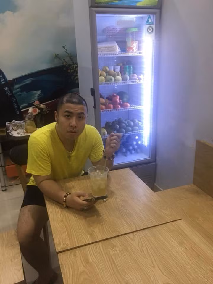 Hình ảnh mới của nam ca sĩ khiến nhiều người kinh ngạc. Hình ảnh mới của nam ca sĩ khiến nhiều người kinh ngạc.